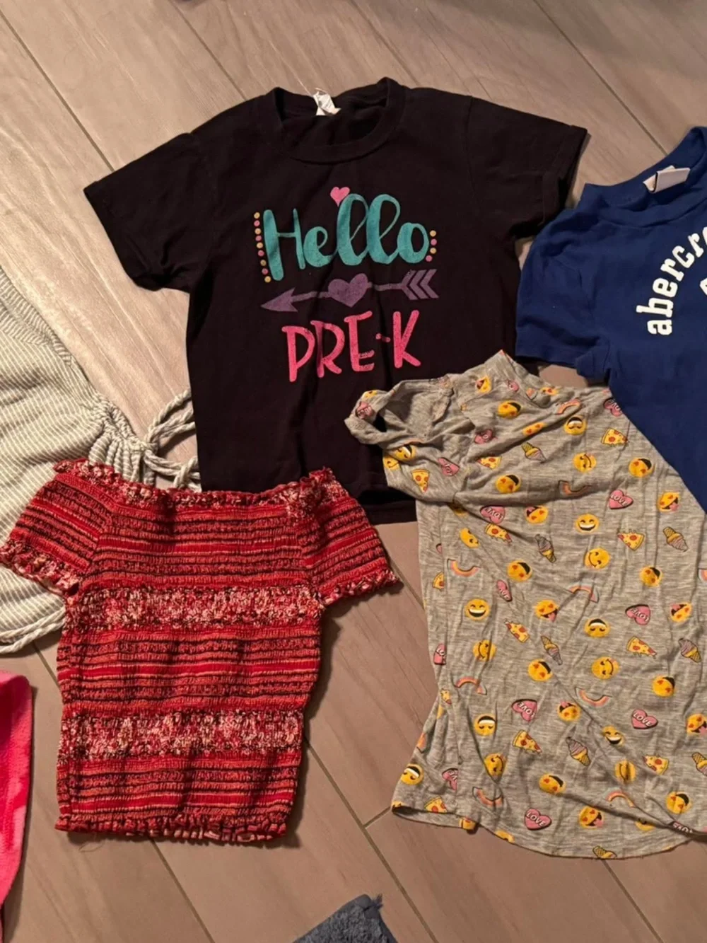 7pc bundle lot girls MEDIUM 1shorts 1robe 5 shirts no stains or wear